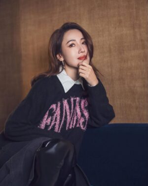 Selena Lee Instagram - Fall/Winter is my favorite fashion season! 🥰

最近一個月應該有影過超過10,000張相🤣
呢度係其中五張。
還有9800張應該唔會見人😜

#HMCNY2024 #HMhongkong @hm #OOTD #selenalee