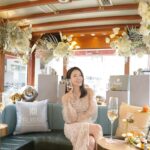 Selena Lee Instagram - 好開心可以出席Suisse Programme「極緻膠原面部緊緻安瓶套裝」發佈會，成為第一位「黃金膠原」列車嘅乘客🚋。 我好多年前已試過Suisse Programme產品，佢嘅皇牌BCC成份可以加快細胞更新，令肌膚保持年輕💜 今次全新推出極緻膠原面部緊緻安瓶套裝，除咗加入黃金六重膠原蛋白組合，包括Argireline六元胜肽、Sculptessence多聚糖塑顏提取物及瑞士蘋果幹細胞等專利成分，亦加入咗皇牌專利配方 BCC嘅升級版本——BCC ，更全面促進膠原自生🔼，提升皮膚緊緻度同彈性，真係好吸引😍 @suisseprogramme_hk @sasahk_official #SuisseProgramme #sasa #極緻膠原面部緊緻安瓶套裝 #莎莎獨家發售 #黃金膠原列車