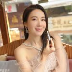Selena Lee Instagram - 好開心可以出席Suisse Programme「極緻膠原面部緊緻安瓶套裝」發佈會，成為第一位「黃金膠原」列車嘅乘客🚋。 我好多年前已試過Suisse Programme產品，佢嘅皇牌BCC成份可以加快細胞更新，令肌膚保持年輕💜 今次全新推出極緻膠原面部緊緻安瓶套裝，除咗加入黃金六重膠原蛋白組合，包括Argireline六元胜肽、Sculptessence多聚糖塑顏提取物及瑞士蘋果幹細胞等專利成分，亦加入咗皇牌專利配方 BCC嘅升級版本——BCC ，更全面促進膠原自生🔼，提升皮膚緊緻度同彈性，真係好吸引😍 @suisseprogramme_hk @sasahk_official #SuisseProgramme #sasa #極緻膠原面部緊緻安瓶套裝 #莎莎獨家發售 #黃金膠原列車