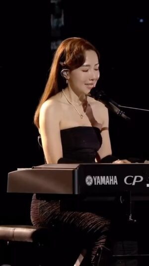 Selena Lee Instagram - 4年後回到#金宵大廈 ， 都係走唔出呢幢大廈。☺️
Coco  Alex 的感覺回來了。

#selenalee #李施嬅 #小時候影視金典金曲 #飲歌