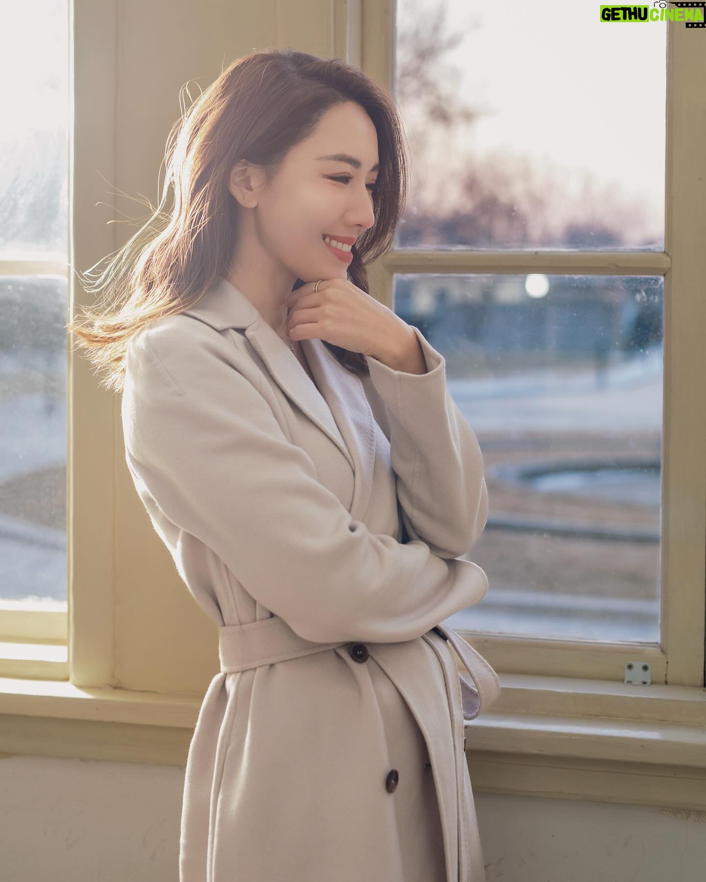 Selena Lee Instagram - I LOVE winter clothes! Who else loves a nice coat? Simple, elegant, timeless!! #OOTD #timelessFashion @giada_montenapoleone