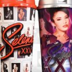 Selena Quintanilla Instagram - The final two 2020 Selena Commemorative cups are Now Available at participating Stripes Stores. You can also get “Selena Collage” and “Selena XXV” delivered to your door with Favor Delivery! Celebrating 25 Years of Selena’s Legacy! #SelenaStripesCup Los últimos dos vasos conmemorativas de Selena 2020 ya están disponibles en las tiendas @stripesstores participantes. También puedes recibir "Selena Collage" y "Selena XXV" a través de la aplicación FAVOR ¡Celebrando los 25 años del legado de Selena!