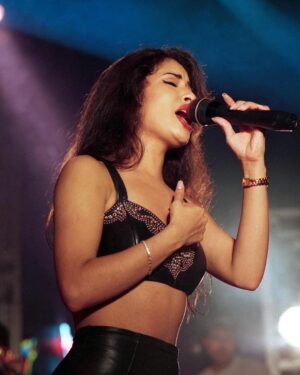 Selena Quintanilla Instagram - Selena Y Los Dinos in Fort Worth, TX on March 19, 1994.

Courtesy of: UTA Libraries Digital 
📷: Andrew Cavazos

#SelenaYLosDinos
