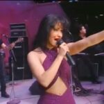 Selena Quintanilla Instagram - “Este es el ritmo de mi cumbia que te va a mover La techno cumbia que te traigo te dará el placer Para que muevas tu cuerpo de la cabeza a los pies Y ahora que estamos de fiesta, repitan todos después…” #SelenaYLosDinos #TechnoCumbia #FridayVibes 💜