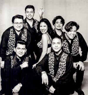 Selena Quintanilla Instagram - #SelenaYLosDinos #Familia 💜