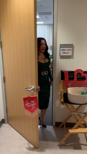 Selenis Leyva Instagram - Two new back to back episodes of #lopezvslopez and more #rosie fashion ….. catch new episodes on @nbc next day on @peacock thanks for your support !!!!💋#actorslife #comedy