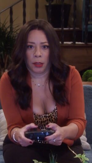 Selenis Leyva Instagram - the dirt speaks to nana 🧼🧹🧽 #LopezvsLopez is streaming now on @peacock.