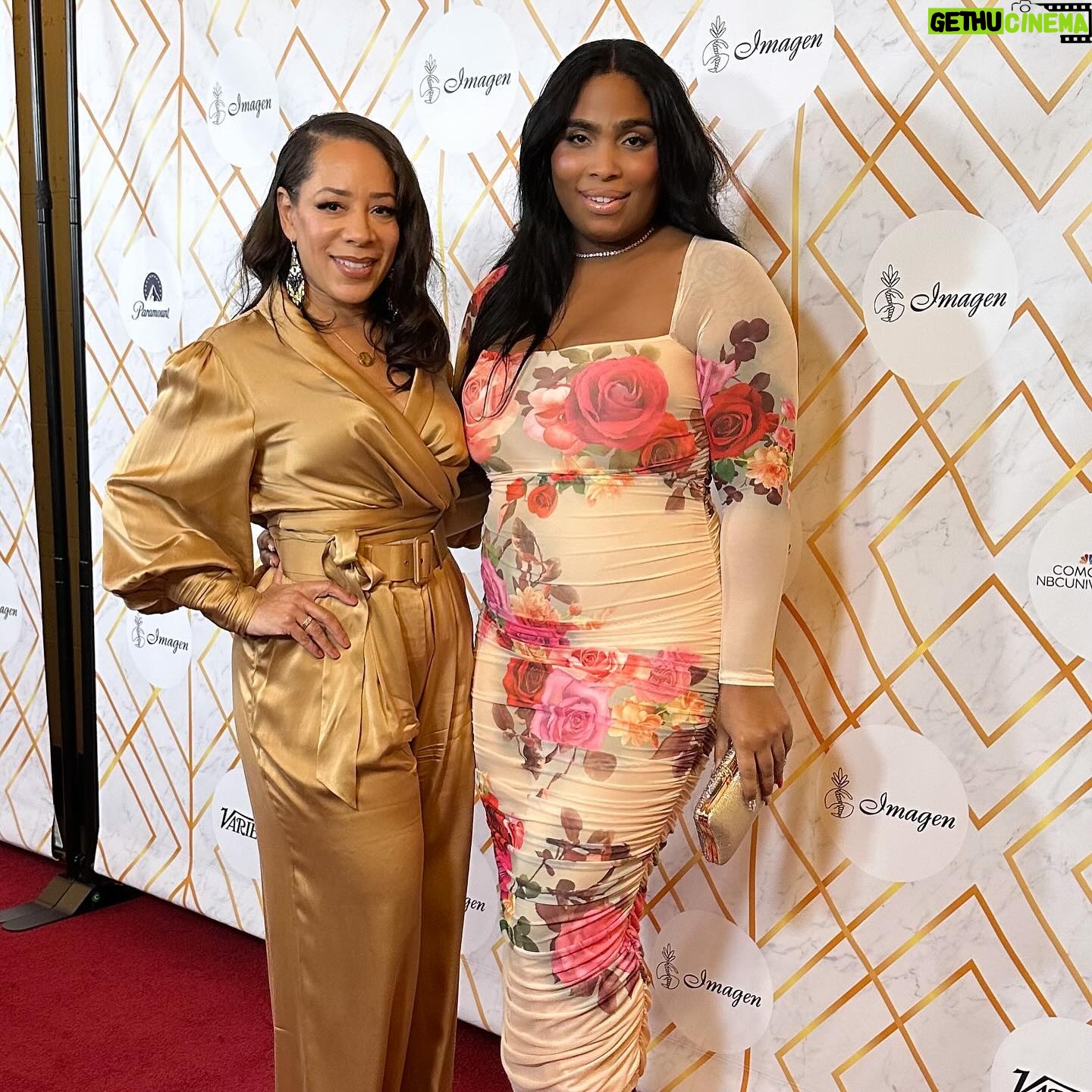 Selenis Leyva Instagram - A good time was had . #imagenawards loved seeing my #lopezvslopez family @mattshively @mayanlopez @enkyboys @georgelopez @debbywolfe and other friends. Thanks for the glam @mathias4makeup @richhairla silk top and pants @zimmermann