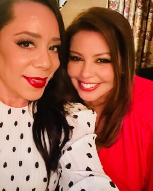 Selenis Leyva Instagram - What a beautiful night with friends ! Congratulations to Everyone on their wins…. #actorslife great party @netflix @sagaftra #sagawards