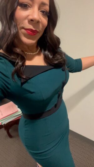 Selenis Leyva Instagram - Rosie”s style on #lopezvslopez is a beautiful collaboration and celebration of a woman’s curves !!! So many years of starving myself to fit an idea of what someone else thought I should be …. Well now it’s my turn to make my rules!! Not always easy especially now with the new fad… but this is me ! My beautiful body has created life! This body has never failed me and yet I’ve criticized it time and time again … this role is a celebration of where I am today !!! Love yourself! And celebrate you ! Unapologetically me💋 #lopezvslopez new season is streaming now on @peacock  new episodes Tuesday on @nbc  first season streaming on @netflix  #rosie #comedy #actorslife  more Rosie fashion coming 😉