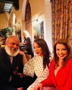 Selenis Leyva Instagram - What a beautiful night with friends ! Congratulations to Everyone on their wins…. #actorslife great party @netflix @sagaftra #sagawards