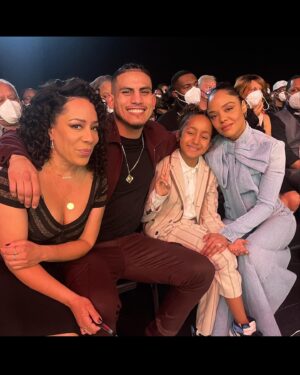 Selenis Leyva Instagram - I’m an #actor I love what I Do! I miss being on set . But I stand with my #union @sagaftra . I know that we have a negotiating team working hard for EVERYONE!!! Especially those that struggle to make ends meet , for those that aren’t making the millions per gig but are dedicated, talented hardworking artist . I thank you , we thank you !  #unionstrong