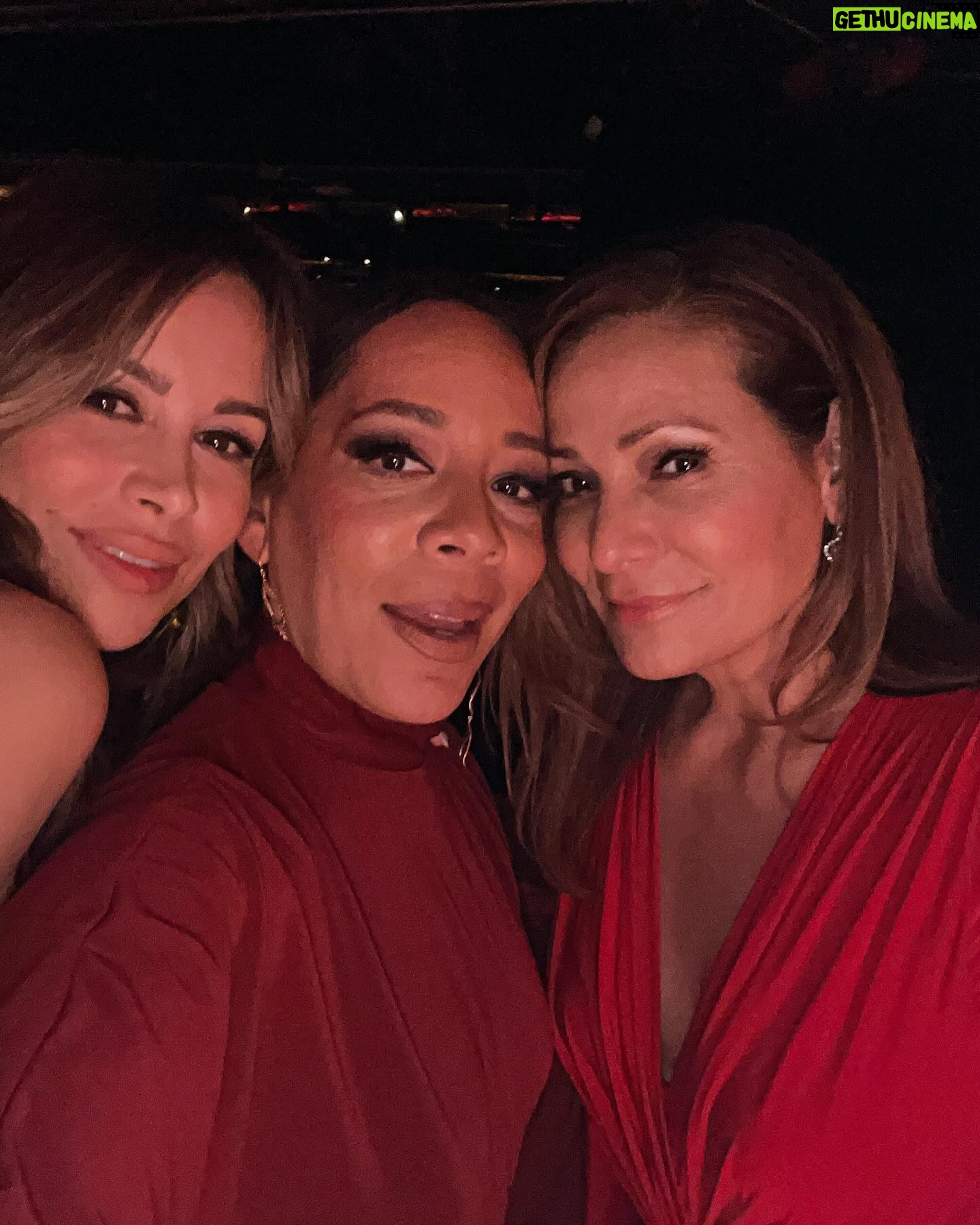Selenis Leyva Instagram - It was a night of celebration #lacena #LA #latinx #actorslife #lopezvslopez shared space with a lot of good people 🙏🏽