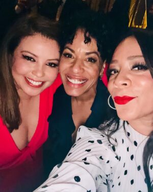 Selenis Leyva Instagram - What a beautiful night with friends ! Congratulations to Everyone on their wins…. #actorslife great party @netflix @sagaftra #sagawards