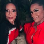 Selenis Leyva Instagram - After a strike … a pandemic…. It was nice to gather and celebrate each other! #sagawards celebration . Got to hug old friends and new! #grateful @iamkimrie we had a night and looked cute too!! Much love!!! #actorslife @sagaftra #lopezvslopez @mathias4makeup @iam_marizol thanks for the glam 💋