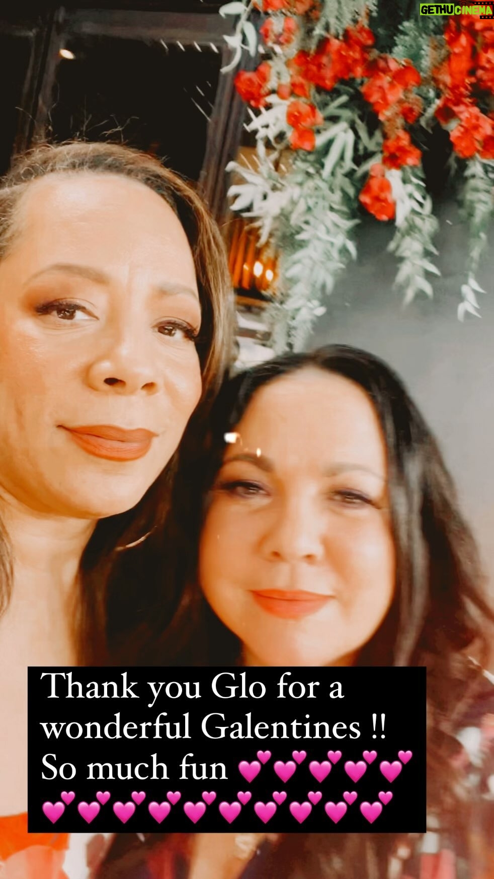 Selenis Leyva Instagram - @gloriakellett knows how to throw a party ! Beautiful afternoon surrounded by fierce women!! Thank you Gloria for all you do 💕 #galentine