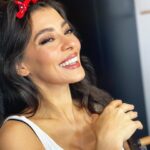 Selin Şekerci Instagram - Merve makyaj devamlılık fotoğraflarını sanat olarak çekerdi. Sağolsun bize de ekmek çıktı. @merveceylani 🙏🏼💜 sondaki tüm devamlılık.. oje, saç,makyaj,takı , ayakkabı, çorap, elbise… dans ettiğimi zannetmeniz beni üzer.