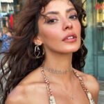 Selin Şekerci Instagram - 🛫🏖️🥂🛬💜 @kismetbymilka #dccomics
