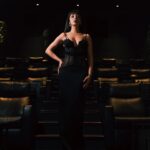 Selin Şekerci Instagram - Evet bombardımana başlıyorum! Şimdi saygı duruşu💜🌹 Dress designe by: @hakaanyildirim Jewelry: @kafkasjewellery Hair: @aliyilanci Makeup: @nuvit Styled by: @hakanbahar0 💜💜💜 📸: @unalavcii 👠: @maisonvalentino