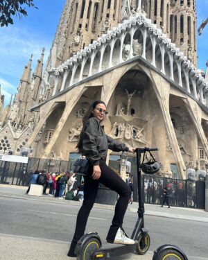 Selin Yeninci Instagram - Çok dinlendiğim, güldüğüm , keşfettiğim , wuwwuwlu Gustavolu, iş birlikli , tanışmalı, yükleri bıraktıran tatlı ekşili Barcelona dump 🛼 ❤️
#barcelona 
#sagradafamilia 
#gaudi
#wuwwuwgustavo
#spain