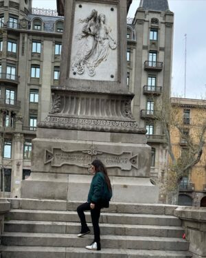 Selin Yeninci Instagram - Çok dinlendiğim, güldüğüm , keşfettiğim , wuwwuwlu Gustavolu, iş birlikli , tanışmalı, yükleri bıraktıran tatlı ekşili Barcelona dump 🛼 ❤️
#barcelona 
#sagradafamilia 
#gaudi
#wuwwuwgustavo
#spain