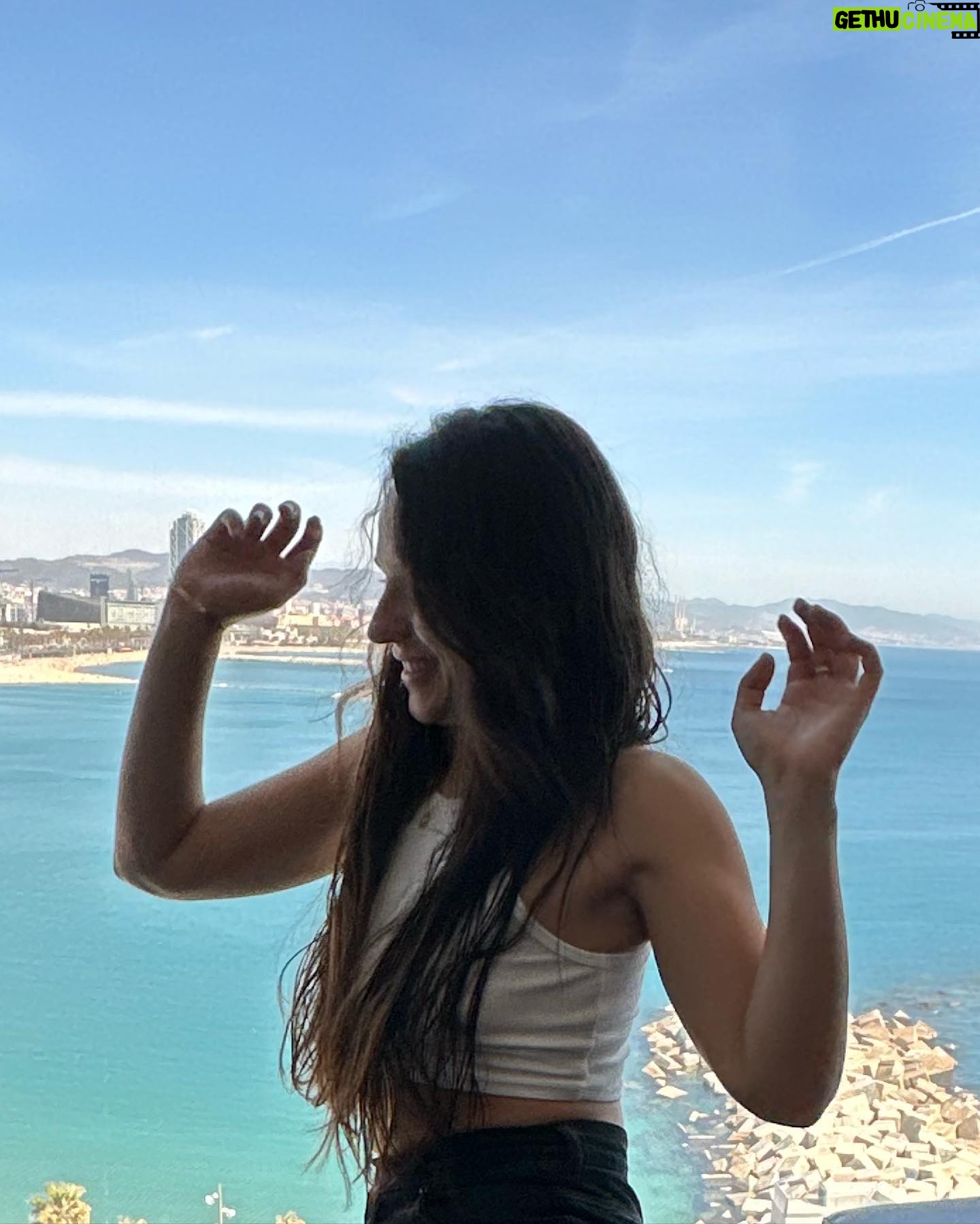 Selin Yeninci Instagram - Çok dinlendiğim, güldüğüm , keşfettiğim , wuwwuwlu Gustavolu, iş birlikli , tanışmalı, yükleri bıraktıran tatlı ekşili Barcelona dump 🛼 ❤️ #barcelona #sagradafamilia #gaudi #wuwwuwgustavo #spain