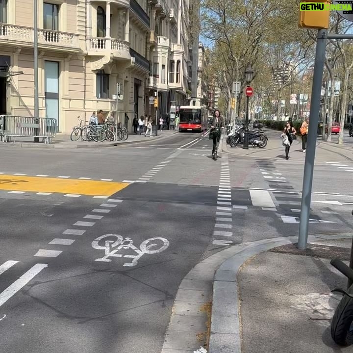 Selin Yeninci Instagram - Çok dinlendiğim, güldüğüm , keşfettiğim , wuwwuwlu Gustavolu, iş birlikli , tanışmalı, yükleri bıraktıran tatlı ekşili Barcelona dump 🛼 ❤️ #barcelona #sagradafamilia #gaudi #wuwwuwgustavo #spain