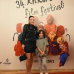 Selin Yeninci Instagram - Ulusal uzun film jüri üyesi olduğum 34.Ankara Film Festivali ödül töreni dün gece gerçekleşti. Ödül alan sinemacıları kutluyorum ✨ @derviszaimofficial @minesogut @muratkilic7 sizinle vakit geçirmek harikaydı. @ankarauff genç ,nazik ekibine , festivalin yapılmasını sağlayan güzel kalpli @irfandemirkol23 ‘a , emekleri ve şen kahkahası için festival koordinatörü @gultentaranc ‘a , her zaman nezaketle festivalinin yanında olan tüm Ankara seyircisine zarif ağırlamaları için teşekkürler sevgiler selamlar ♥️