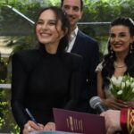 Selin Yeninci Instagram – Pınarla Hakan’ın evlenmesine en çok benim sevindiğimin kanıtları gelmiş 🤣 
Aşkınız sonsuz olsun bebekler , hakkını verin 🙂🎉♥️ 
#pınarhakanwedding