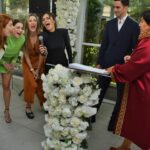 Selin Yeninci Instagram – Pınarla Hakan’ın evlenmesine en çok benim sevindiğimin kanıtları gelmiş 🤣 
Aşkınız sonsuz olsun bebekler , hakkını verin 🙂🎉♥️ 
#pınarhakanwedding