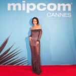 Selin Yeninci Instagram – Kurucusu olduğum @syproductionsofficial ile dünyanın en büyük içerik fuarlarından olan Cannes’daki Mipcom 23’e -ülkemizi temsilen- hem oyuncu hem de yapımcı olarak katılan ilk kişi olmak nasip oldu.Bayılarak çalıştığımız, içeriklerimizi birlikte oluşturduğumuz tüm harika ekip arkadaşlarıma , sonsuz destekleriyle yanımda olan tüm @itokurumsal ekibine , yanımda olduğu için menajerim @meltemkaraata ‘ya , beni ve ekibimi sevgiyle kucaklayıp kabul eden @mipmarkets ‘e ve hafta boyunca beni destek mesajlarıyla mutlu eden tanıdık tanımadık tüm güzel dostlarıma, seyircilerime çok teşekkür ederim❤️‍🔥Güç ve kararlılık verdiniz, çok sağolun 🙏🏻
#openingnightparty #redcarpet 
#mipcom2023 #mipmarkets #itokurumsal #turkey