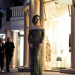 Selin Yeninci Instagram – Kurucusu olduğum @syproductionsofficial ile dünyanın en büyük içerik fuarlarından olan Cannes’daki Mipcom 23’e -ülkemizi temsilen- hem oyuncu hem de yapımcı olarak katılan ilk kişi olmak nasip oldu.Bayılarak çalıştığımız, içeriklerimizi birlikte oluşturduğumuz tüm harika ekip arkadaşlarıma , sonsuz destekleriyle yanımda olan tüm @itokurumsal ekibine , yanımda olduğu için menajerim @meltemkaraata ‘ya , beni ve ekibimi sevgiyle kucaklayıp kabul eden @mipmarkets ‘e ve hafta boyunca beni destek mesajlarıyla mutlu eden tanıdık tanımadık tüm güzel dostlarıma, seyircilerime çok teşekkür ederim❤️‍🔥Güç ve kararlılık verdiniz, çok sağolun 🙏🏻
#openingnightparty #redcarpet 
#mipcom2023 #mipmarkets #itokurumsal #turkey