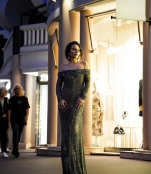 Selin Yeninci Instagram - Kurucusu olduğum @syproductionsofficial ile dünyanın en büyük içerik fuarlarından olan Cannes’daki Mipcom 23’e -ülkemizi temsilen- hem oyuncu hem de yapımcı olarak katılan ilk kişi olmak nasip oldu.Bayılarak çalıştığımız, içeriklerimizi birlikte oluşturduğumuz tüm harika ekip arkadaşlarıma , sonsuz destekleriyle yanımda olan tüm @itokurumsal ekibine , yanımda olduğu için menajerim @meltemkaraata ‘ya , beni ve ekibimi sevgiyle kucaklayıp kabul eden @mipmarkets ‘e ve hafta boyunca beni destek mesajlarıyla mutlu eden tanıdık tanımadık tüm güzel dostlarıma, seyircilerime çok teşekkür ederim❤️‍🔥Güç ve kararlılık verdiniz, çok sağolun 🙏🏻
#openingnightparty #redcarpet 
#mipcom2023 #mipmarkets #itokurumsal #turkey