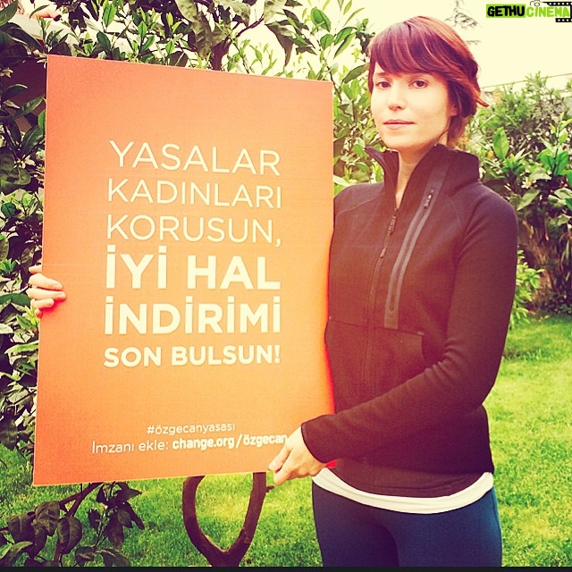 Selma Ergeç Instagram - Kadına karşı şiddet ve cinayet davalarında uygulanan tahrik indirimi son bulsun!! #özgecanyasası için sen de imzala change.org/ozgecan