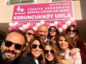 Selma Ergeç Instagram - Bugün İzmir, Urladayız.
Muhteşem Yüzyıl ekibi olarak 2011 yılında Koruncuk Vakfı ile başlattığımız, Meral Okay anısına Koruncukköyünü açtık. Burda yaşayacak olan sevgili çocuklar, umarım çok mutlu olursunuz. #koruncukköyurla❤️