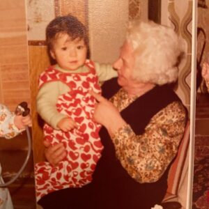 Selma Ergeç Instagram - Mama-Oma-Tata-Tante Lieselotte❤️ Doğuran,doğurmayan, herhangi bir canlıya annelik yapan, sevgi veren güzel varlıkların günü kutlu olsun🙏🏼