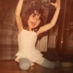 Selma Ergeç Instagram – Türk eğitim vakfı #neydimneoldum kampanyasıyla gençlere burs imkanı sağlıyor. 6717’ye TEV yazarak siz de @tevkurumsal’a destek olabilirsiniz. Nur’un @eclipsnf çocukluğundan pası aldım @elcinsangu’ya attım gitti :))