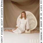 Selma Ergeç Instagram – ELLE 25 YAŞINDA! Ve altıncı kapağımız!
«MODERN ZARAFET VE KEŞFETME RUHU»
Sofistike ve cool duruşuyla her zaman farklı bir tarza sahip olan Selma Ergeç, hem sezonun en dikkat çeken dizisi ‘İnci Taneleri’ndeki rolü, hem de Beymen Collection ile başladığı yeni işbirliği ile radarımızda.

ELLE Mayıs 25.yıl özel koleksiyon sayısını bayiilerden ve dergiburda.com’dan alabilir, trendyol, getir, n11 ve hepsiburada’dan sipariş verebilirsiniz.

@selmaergecofficial #selmaergeç
@elleturkiye X @beymen @elleinternational 
#ELLE #ELLE25 #ELLE25Yaşında #ELLEMayıs #ELLEMayısSayısı 

Röportaj & Yayın Direktörü: @meldanar13
Fotoğraflar: @kasanharaarslan
Moda Direktörü: @asilasli
Saç: @mustafa_akguul @ulasyenicehair 
Makyaj: @alirizaozdemir
Set Tasarım&Dekor: @comertcan
Prodüktör: @w_leyla
Retouch: @ashkanramezani_t
Fotoğraf Asistanları: @acihancanberk @cagdasezginn 
Moda Direktörü Asistanı: @damlareisoglu
Moda Ekibi Asistanı: @dilagorugen 
Makyaj Asistanı: @yigitizgii
Saç Asistanı: @enesakizci
Set Tasarım&Dekor Asistanı: @sltnayseyll

Fistolu midi elbise, Topuklu ayakkabı @beymen
‘Le Petit Calino’ deri çanta, @jacquemus / @beymen

İşlemeli büstiyer, Siyah pantolon, ‘Smoc’ deri çanta, @beymen
Siyah topuklu terlik, @giuseppezanotti / @beymen
‘Marcie’ kolye, @ponponiere / @beymen
