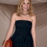 Selma Ergeç Instagram – ELLE 25 YAŞINDA! Ve altıncı kapağımız!
«MODERN ZARAFET VE KEŞFETME RUHU»
Sofistike ve cool duruşuyla her zaman farklı bir tarza sahip olan Selma Ergeç, hem sezonun en dikkat çeken dizisi ‘İnci Taneleri’ndeki rolü, hem de Beymen Collection ile başladığı yeni işbirliği ile radarımızda.

ELLE Mayıs 25.yıl özel koleksiyon sayısını bayiilerden ve dergiburda.com’dan alabilir, trendyol, getir, n11 ve hepsiburada’dan sipariş verebilirsiniz.

@selmaergecofficial #selmaergeç
@elleturkiye X @beymen @elleinternational 
#ELLE #ELLE25 #ELLE25Yaşında #ELLEMayıs #ELLEMayısSayısı 

Röportaj & Yayın Direktörü: @meldanar13
Fotoğraflar: @kasanharaarslan
Moda Direktörü: @asilasli
Saç: @mustafa_akguul @ulasyenicehair 
Makyaj: @alirizaozdemir
Set Tasarım&Dekor: @comertcan
Prodüktör: @w_leyla
Retouch: @ashkanramezani_t
Fotoğraf Asistanları: @acihancanberk @cagdasezginn 
Moda Direktörü Asistanı: @damlareisoglu
Moda Ekibi Asistanı: @dilagorugen 
Makyaj Asistanı: @yigitizgii
Saç Asistanı: @enesakizci
Set Tasarım&Dekor Asistanı: @sltnayseyll

Fistolu midi elbise, Topuklu ayakkabı @beymen
‘Le Petit Calino’ deri çanta, @jacquemus / @beymen

İşlemeli büstiyer, Siyah pantolon, ‘Smoc’ deri çanta, @beymen
Siyah topuklu terlik, @giuseppezanotti / @beymen
‘Marcie’ kolye, @ponponiere / @beymen
