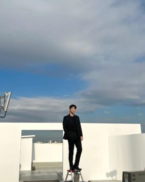 Seo In-guk Instagram - 시노텍스 마스크 광고촬영 🔥 

크리스마스 같은 꽃과 케익을 주셔서 너무감사하고 오늘 너무 즐거웠어요!!

많이 기대해주세요!! 

#시노텍스마스크#시노텍스#서인국#seoinguk#synotexmask#synotex