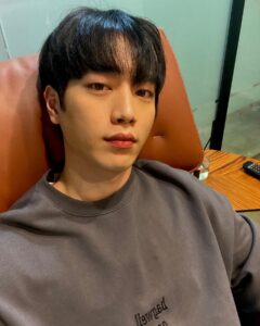 Seo Kang-joon Instagram - 🤙