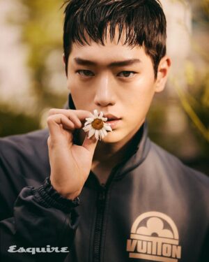 Seo Kang-joon Instagram - 🫣 @louisvuitton @esquire.korea