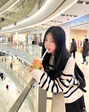 Seo Soo-jin Instagram - 🥤🤭