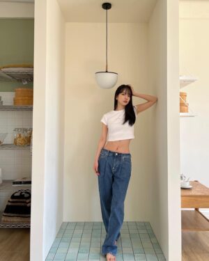 Seola Instagram - @calvinklein #광고 #캘빈클라인 🖤