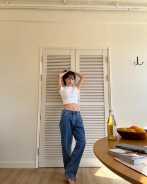 Seola Instagram - @calvinklein #광고 #캘빈클라인 🖤
