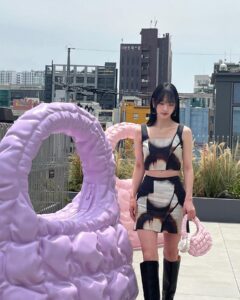 Seola Instagram - 💜 #COS퀼티드백팝업스토어 #COSSeoul