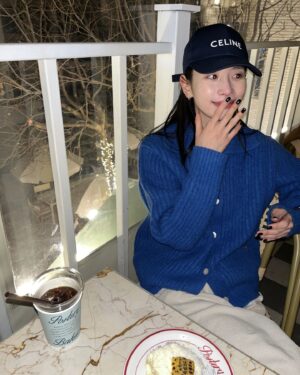 Seola Instagram - 따듯해지려나봄!