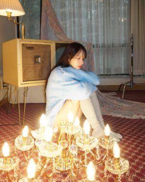 Seola Instagram - 저의 첫 솔로 앨범 Inside out🖤
드디어 발매됐습니다!
정말 많은 분들의 도움을 받아서 감사한 마음으로 열심히 준비했습니다
Without U 많이 사랑해주시길 바라며
앞으로 활동도 잘 지켜봐주세요♥️