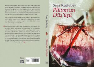 Sera Kutlubey Instagram - PLÜTON'un DÜŞ'üşü ♥️🎨
Kendisi uzun süreli yokluğumun sebebi🔮Evet, erken yaşta anne oldu diyebilirsinizz çünkü kendisi benim bebeğim! Doğumu sancılı, gelişi uğurlu oldu bebeğimin... 
Öyle karanlık durduğuna bakmayın; kendi cennetini inşa edenlerin, biraz mavinin, düşlerin, düşlerinden düşenlerin, ar damarını ayağının altında tutanların hikayesi...En çok sevmenin... Çoook heyecanlıyım efendim! Haftaya raflarda!!!!🥳🥳🥳🥳✨✨
