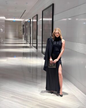 Sera Kutlubey Instagram - 🖤🪄